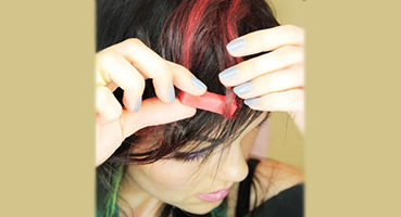How to Apply Chalk Pastels to Your Hair