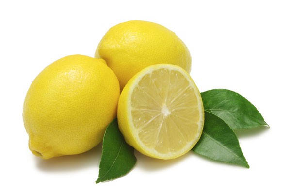 Lemon and acidic fruit as a beauty hack
