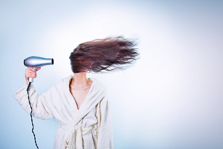 tips-for-frizzy-hair-blowdry