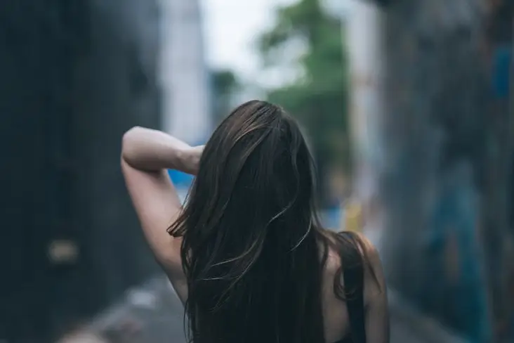 tips-for-frizzy-hair-conditioned