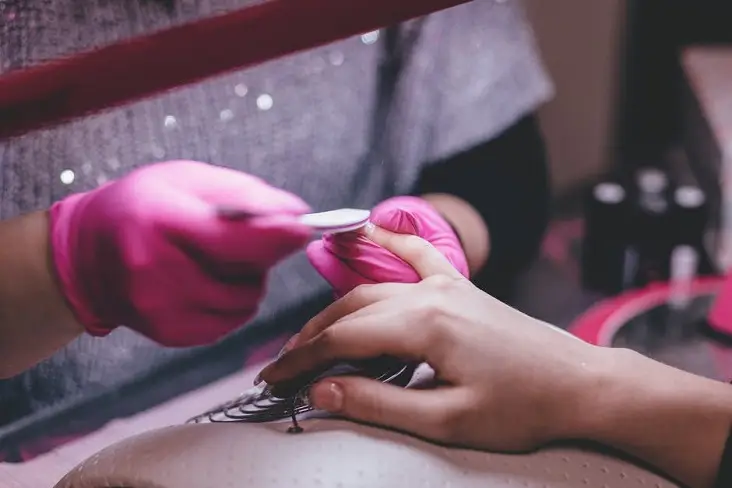 salon-services-manicure