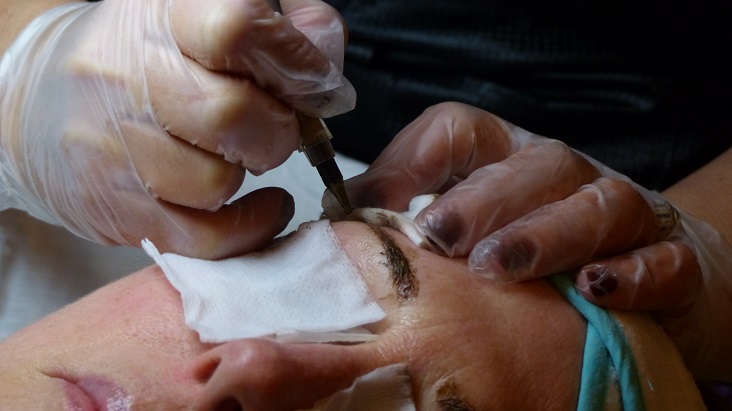 permanent makeup artist