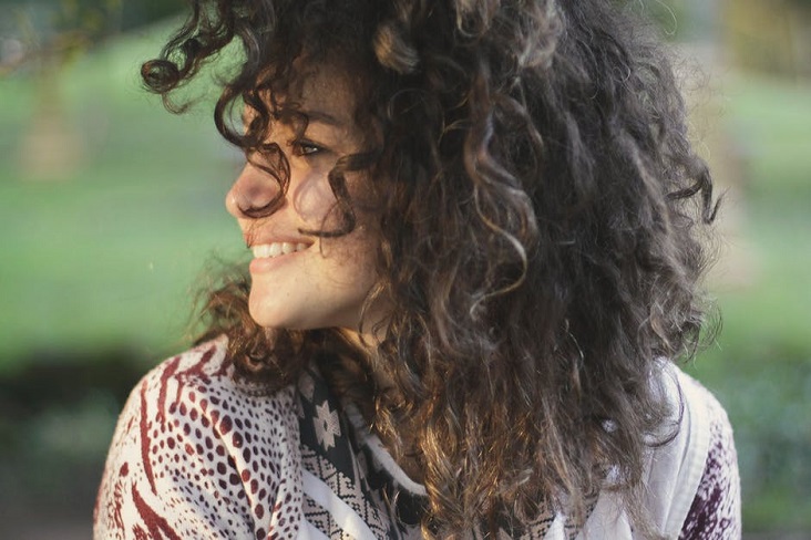 80s-beauty-curly hair