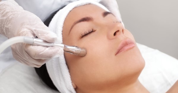 how microdermabrasion actually works