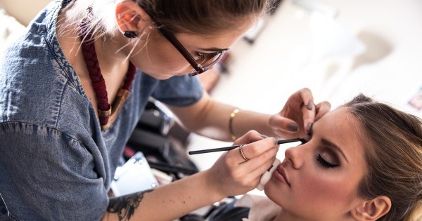5 Reasons Being a Makeup Artist Is Amazing - Cosmetology School & Beauty School in Texas - Ogle School