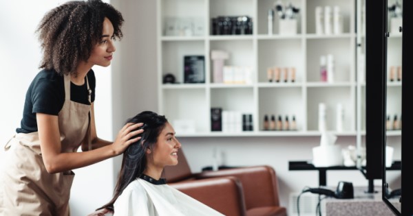 Should You Go to a Salon Instead of Doing a DIY Hair Styling Option?