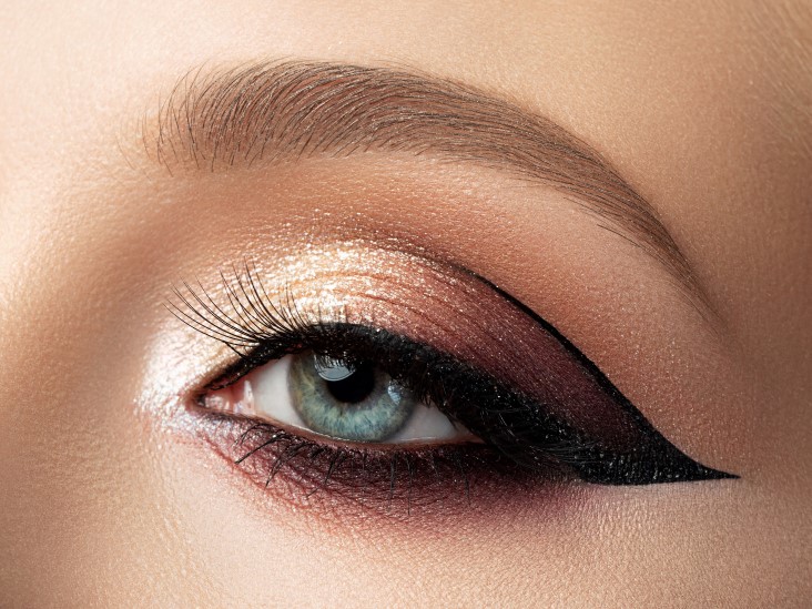 tips for perfecting winged eyeliner