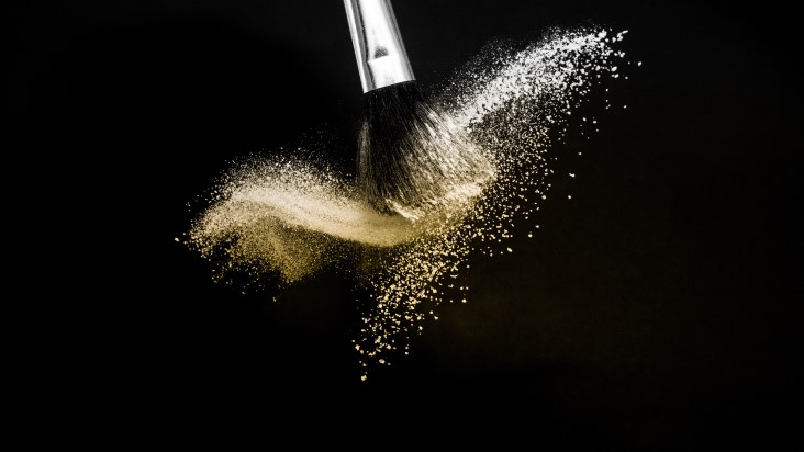 glitzy gold eyeshadow for fall