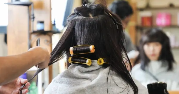 The Benefits of Going to Cosmetology School Full-Time