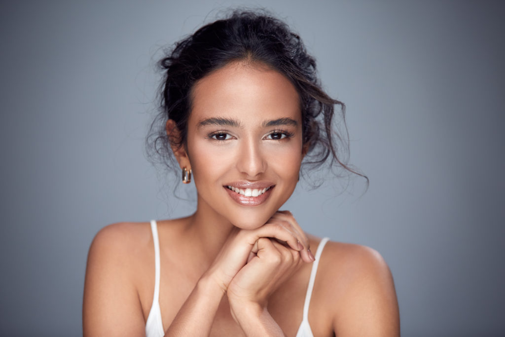 beautiful woman wearing a natural makeup look