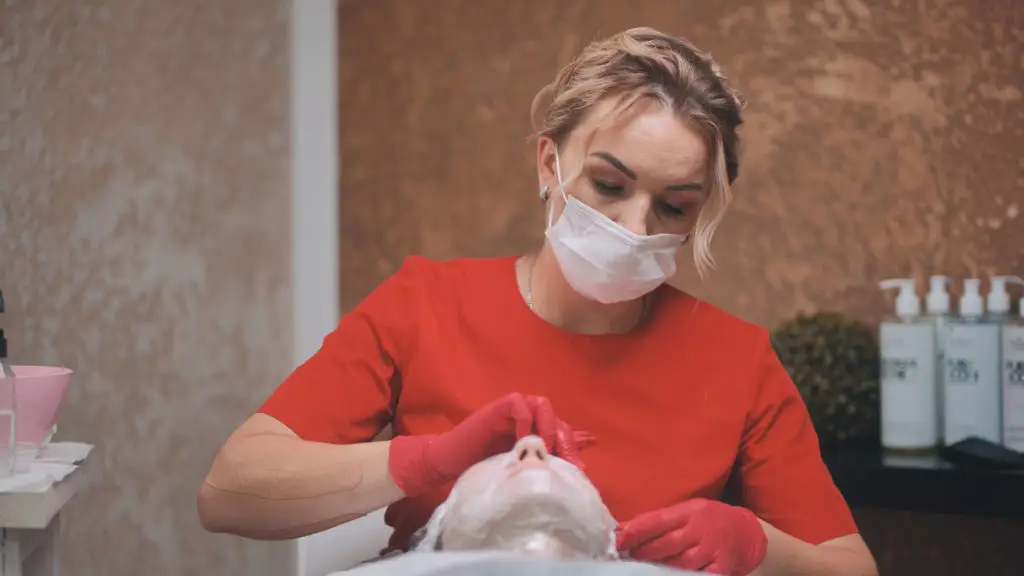 treating acne at the dermatologist
