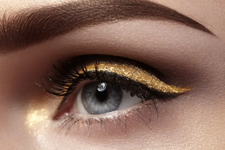 gold eye shadow styles