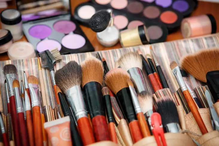 makeup brushes and shadows